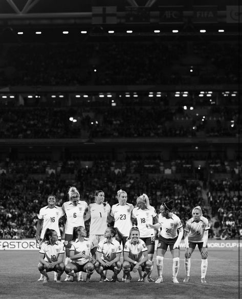 Woman Football Aesthetic, England Women’s Football, Football Women Aesthetic, Women Football Aesthetic, England Womens Football Wallpaper, Womens Soccer Aesthetic, Edie Core, Womens Football Aesthetic, Womens Football Wallpaper