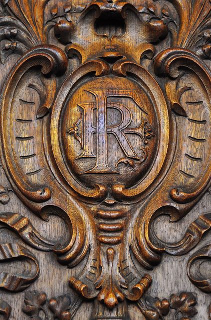 French carving♥ The Letter R, Ivy House, Diy Cnc, Wooden Panel, Tuscan Style, Antique Wood, Letter R, French Decor, Cnc Router