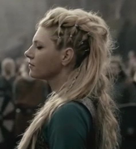 Peinados de Lagertha – Mi terapia peligrosa Lagertha Hair, Viking Braids, Viking Hair, Wild Hair, Trending Hairstyles, Box Braids Hairstyles, Grunge Hair, Hair Dos, Braid Styles