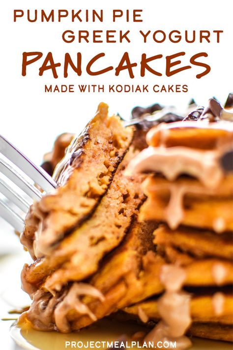 Pumpkin Pie Greek Yogurt Pancakes - Moist and delicious fall breakfast treat! Make-ahead and fridge friendly! Made with Kodiak Cakes Flapjack and Waffle Mix. #projectmealplan #kodiakcakes #pumpkinpancakes #greekyogurt #breakfastideas Kodiak Recipes, Waffle Mix Recipes, Kodiak Cakes Recipe, Pumpkin Protein Pancakes, Greek Yogurt Pancakes, Pancake Mix Recipes, Yogurt Pancakes, Easy Pumpkin Pie, Pumpkin Waffles