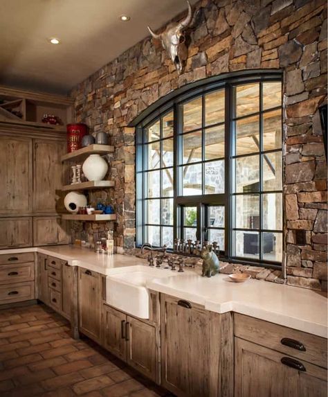 Tour a Texas ranch house that will leave you speechless Ranch House Kitchen, Land House, Dream Ranch, Rustic Kitchen Cabinets, Decor Western, Decorating Kitchen, Interior Vintage, Country Decorating, Rustic Kitchen Design