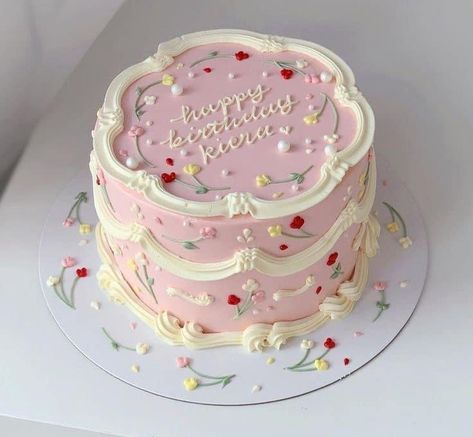 Cake Ideas Aesthetic, 17 Birthday Cake, Scattered Flowers, Vintage Birthday Cakes, Pastel Cakes, 16 Birthday Cake, Pink Birthday Cakes, Funny Birthday Cakes, Flowers Instagram