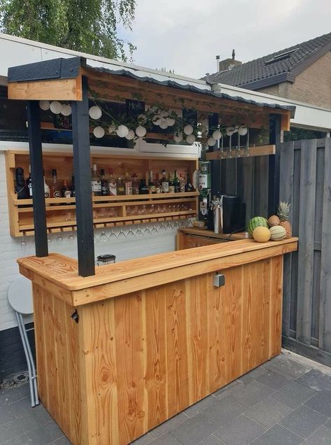 Home Bar Ideas, Diy Outdoor Bar, Backyard Gardens, Outdoor Patio Bar, Diy Home Bar, Homemade Tables, Backyard Bar, Diy Patio Furniture Cheap, Apartment Patio Decor