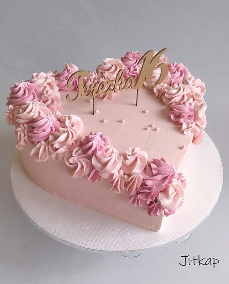 Heart Shape Cakes Ideas, Birthday Cakes For Mother, Cake Designs For Mother, Heart Shape Cake Designs For Birthday, Cake Heart Design, Heart Cake Designs Birthday, Birthday Cakes For Mom, Mother’s Day Cakes, Simple Heart Cake