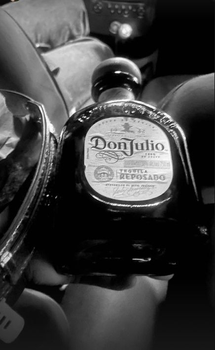 Don Julio Aesthetic, Don Julio Bottle, Liquor Aesthetic, Music Pfp, Don Julio Tequila, Alcoholic Drinks Pictures, Spam Post, Yummy Alcoholic Drinks, Vision Board Photos