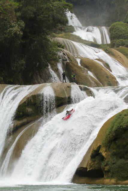 Extreme Kayaking, Woman Kayaking, Clear Kayak Pose, Kayaking Ideas, Obesity Awareness, White River Rafting, River Kayaking, White Water Kayak, Kayaking Tips