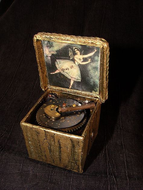 Music Box by MioPupazzo, via Flickr(I love this song on the radio   94.3fm ... :) Grandmas Attic, Antique Music Box, Vintage Music Box, Dancer Gift, Music Box Vintage, Musical Box, Old Music, Music Jewelry, Music Boxes