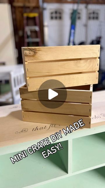 Mini Crates Diy, Diy Wood Box Ideas, Christmas Crates Ideas Wooden Boxes, Wooden Crate Ideas, Crate Crafts, Box Hacks, Mini Crates, Diy Wooden Crate, Crate Diy