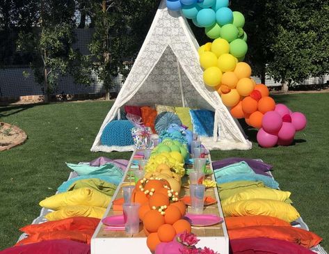 Rainbow Picnic Rainbow Picnic Ideas, Pride Picnic, Birthday Picnic Party, Rainbow Picnic, Backyard Kids Party, Colorful Picnic, Picnic Pictures, Luxury Picnics, Backyard Kids