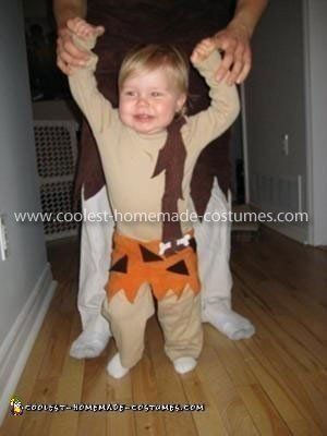 Fred Flintstone Costume, Bam Bam Costume, Flintstone Costume, Homemade Costume Ideas, Flintstones Costume, Costume Homemade, Diy Baby Costumes, Costume Ideas For Halloween, Homemade Costume