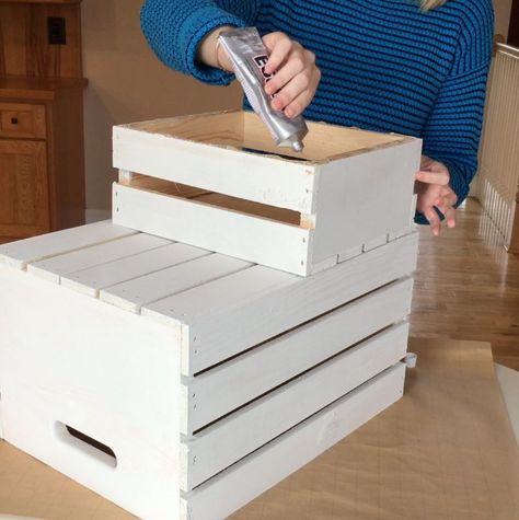 Next time you're at Michaels, grab a few storage crates and copy this woman's simple and clever idea! Painting Stairs, Dog Steps For Bed, Stairs Diy, Storage Crates, Diy Dog Crate, Dog Stairs, Pet Stairs, Dog Ramp, Pet Steps