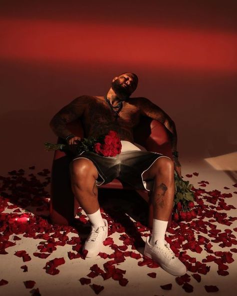 Valentines Day Shoot, Birthday Photoshoot Ideas Boys, Nyfw Style, Men Valentines, Men Fashion Photoshoot, Valentine Photo Shoot, 21st Birthday Photoshoot, Concept Photography, Romantic Photoshoot