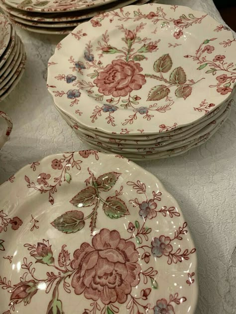 Casa Vintage, Antique Dishes, Deco Originale, Vintage Dinnerware, Tee Set, Cute Kitchen, Dream Room Inspiration, Dream House Interior, Cute Room Decor