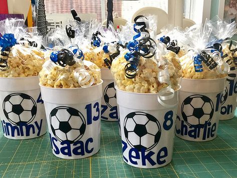 Personalized cups with popcorn for soccer tournament team … | Flickr Soccer Mom Snacks, Soccer Team Mom, Soccer Team Party, Soccer Treats, Soccer Snacks, Soccer Senior Night, Soccer Crafts, Soccer Banquet, Sports Snacks