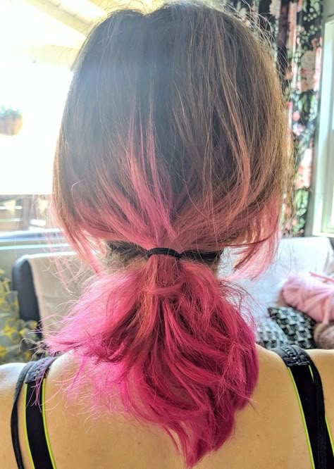 Brown To Pink Ombre Hair Short, Pink Dipped Hair, Pink Dip Dye Hair Brown, Short Brown Hair With Pink Tips, Pink Ombre Hair Brunette, Pink Tipped Hair, Pink Hair Tips Brunette, Brown Pink Ombre Hair, Brunette Pink Hair