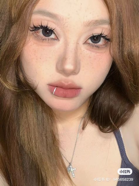 chinese // douyin makeup Douyin Makeup On Western Features, Chinese Douyin Makeup, Chinese Douyin, Makeup Douyin, Acubi Style, Douyin Makeup, Piercing Inspo, Ulzzang Makeup, Cute Makeup Looks