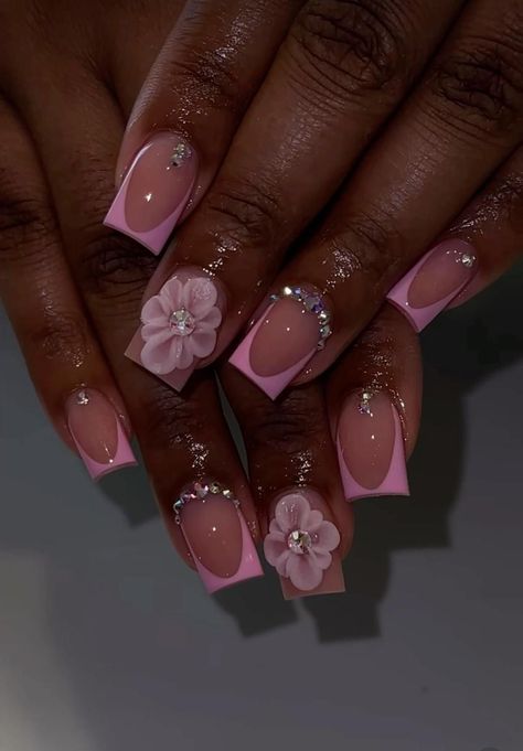 Heat Up Your Look with These May Nail Designs Oval Acrylic Nails Designs French Tip, Shirt Pink Nail Designs, Cute Short Acrylic Nails Baddie, Short French Acrylic Nails Designs, Nails 90s Style, Cute Nail Ideas Square Short, Summer Nails Short French Tip, Short Inspo Nails, Short Nails Black Girls Ideas