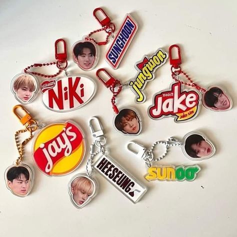 Kpop Wishlist Ideas, Enhypen Crafts, Kpop Freebies Ideas, Enhypen Keychain, Giveaway Kpop, Enhypen Merch, Kpop Freebies, Kpop Diy, Spiderman Homecoming