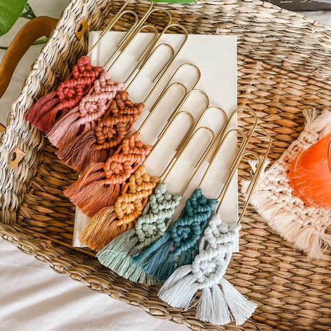 Bookmark colors: wild rose, burnt orange, terracotta, mustard yellow, eucalyptus, teal,  mist blue Macrame Gift Ideas Diy, Macrame Trends 2024, Macrame Present Ideas, Macrame 2 Colors, Macrame Gifts Diy, Diy Macrame Gifts, Macrame Patterns Beginner, Macrame Bookmark Diy, Macrame Book Mark