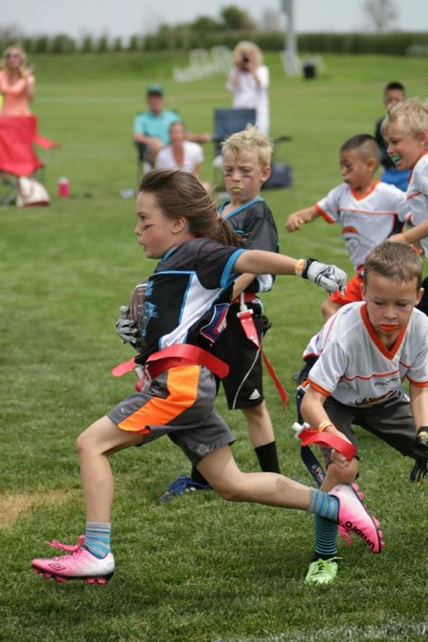 Youth Flag Football, Kids Playing Football, Tackle Football, Sports Skills, Nfl Flag, Youth Football, Be Active, Team Work, Flag Football