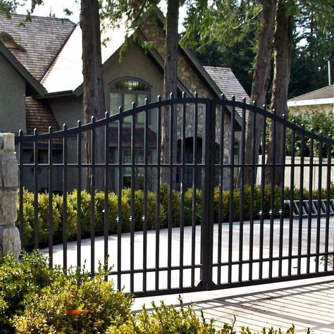 White Gate, Aluminum Driveway Gates, Wrought Iron Gate Designs, Drive Gates, Fence Doors, House Gate, Side Gates, Rustic Exterior, Front Gate Design