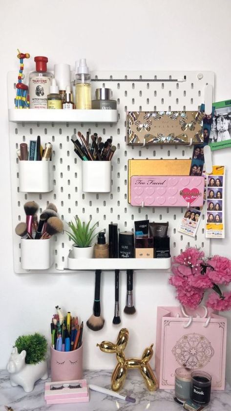 10 Ways To Organize Your Makeup - Society19 Dressing Table Hacks, Built In Dressing Table, Makeup Holders, Diy Makeup Organizer, Ikea Makeup, Ikea Pegboard, Dressing Table Organisation, Rangement Makeup, Makeup Drawer Organization