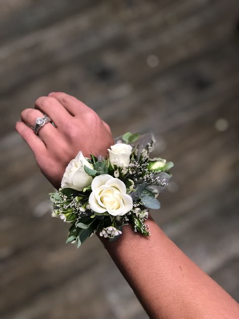 Blue And White Flower Corsage, Corsage Wedding White And Green, Womens Corsage Wedding, Eucalyptus Wedding Corsage, Trendy Corsage Ideas, White And Greenery Corsage, Blue And White Wrist Corsage Wedding, White Rose And Eucalyptus Corsage, Eucalyptus Corsage Mothers