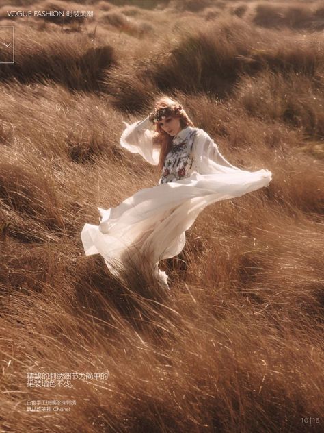 Kati Nescher & Natalie Westling Are Nature Girls for Vogue China by Mikael Jansson Kati Nescher, Mikael Jansson, Nature Editorial, Natalie Westling, Style Foto, Greek Aesthetic, Wow Photo, Nature Photoshoot, Boho Lifestyle