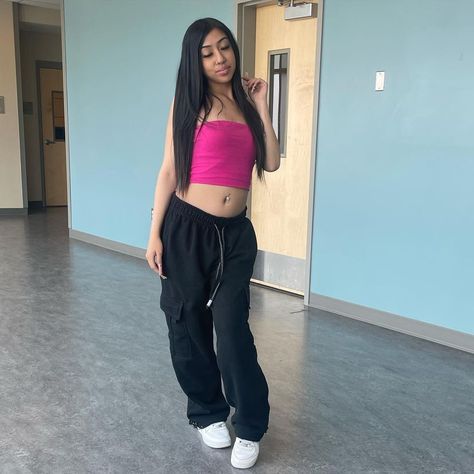 Sweatpants Outfit Latina, Black Pro Club Sweats Outfit, Latina Back To School Outfits, Pro Club Fits, Pro Club Sweats, Pro Club Outfits, Chicana Style Outfits, Latina Outfits, Pro Club