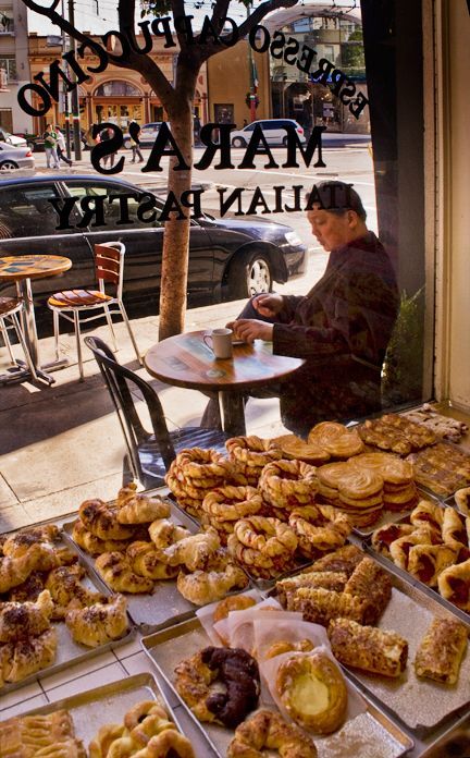 Beach Bakery, Italian Bakery, Italian Pastries, Italian Cafe, Italian Pastry, Bakery Display, Coffee Shop Aesthetic, Cafe Bistro, Bakery Design