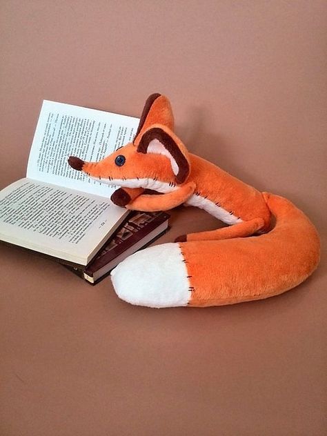 Stuffed Animal Ideas, Make A Stuffed Animal, Felted Fox, Fox Plushie, Sewing Soft Toys, Fox Stuffed Animal, Animal Ideas, Fox Toys, Embroidered Stars