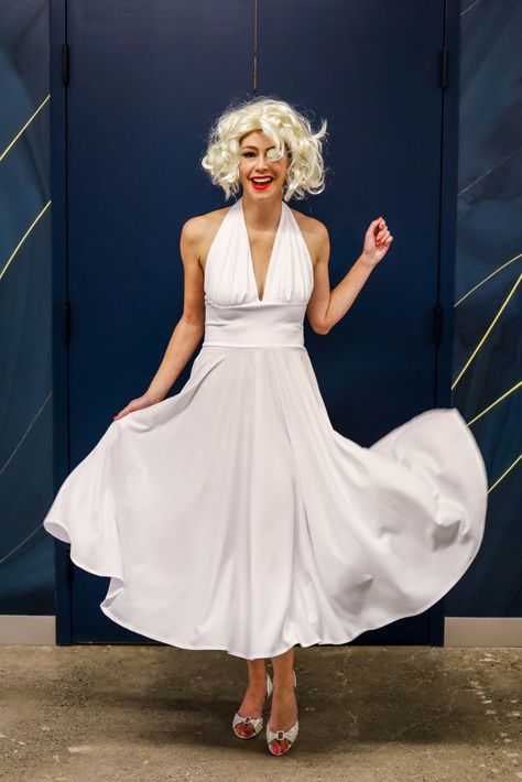 Marilyn Monroe Halloween Costume, Marilyn Monroe Halloween, Marilyn Monroe White Dress, Dorothy Halloween Costume, Flapper Girl Costumes, Marilyn Monroe Outfits, Marilyn Monroe Costume, 1920s Flapper Girl, Blonde Halloween Costumes