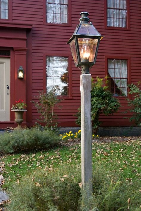 Philadelphia Exterior Post Lantern Colonial Lighting Fixtures, Colonial Light Fixtures, Gate Lights Outdoor, Colonial Front Door, Colonial Lamp, Farmhouse Outdoor Lighting, Colonial Lighting, Carriage Lights, Gate Lights