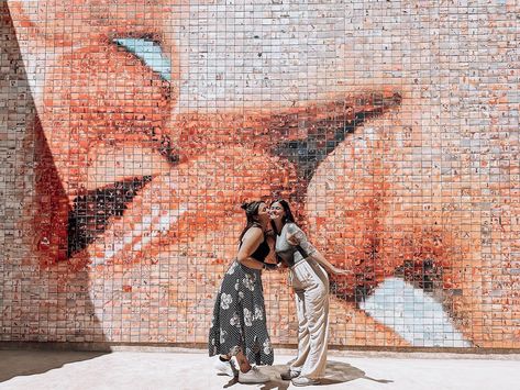 When in doubt, kiss it out💋 Barcelona Photo Ideas, Instagram Photos Aesthetic, Barcelona Spain Aesthetic, Barcelona Instagram, Barcelona Aesthetic, Spain Aesthetic, Teach Abroad, Visit Barcelona, Photos Aesthetic