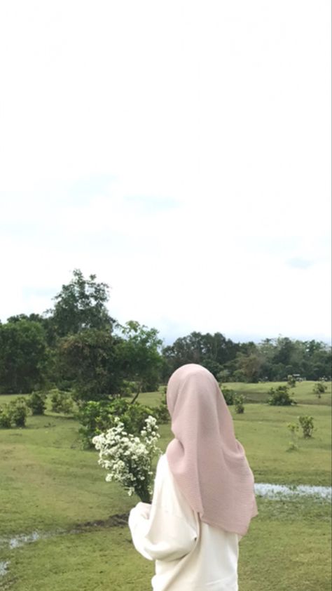 Korean Girl Dress, Summer Nature Photography, Ootd Poses, Muslimah Style, Muslimah Outfit, Beautiful Scenery Photography, Beautiful Profile Pictures, Best Friend Poses, Hijab Aesthetic