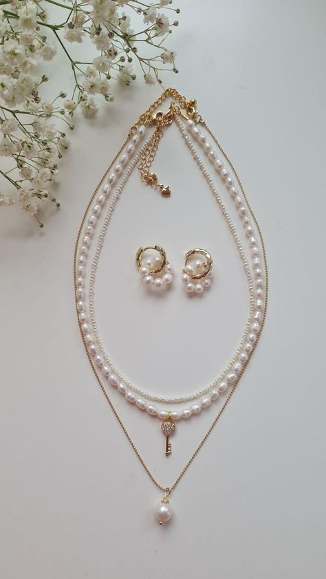 Layer Necklaces, Jewelry Looks, Pearl Jewelry Design, Yule Ball, Pearl Necklace Designs, Handmade Jewelry Tutorials, Diy Wire Jewelry, Handmade Fashion Jewelry, Pearl Jewellery