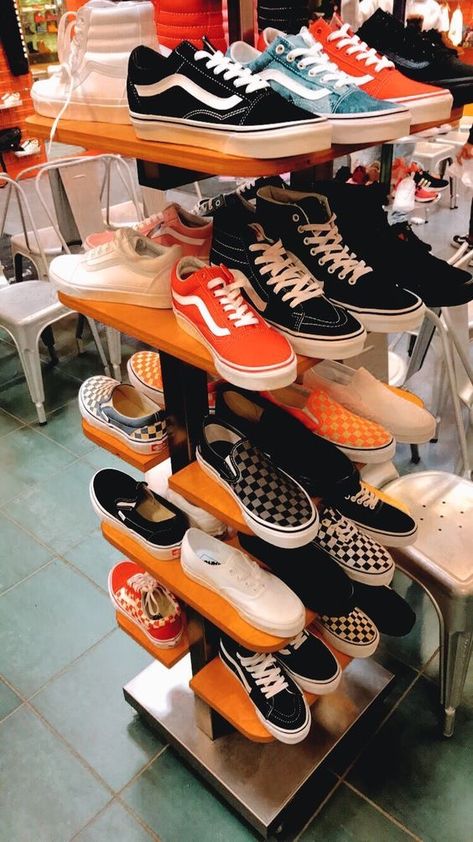 Vans Shoes Fashion, Vans Aesthetic, Cute Vans, Vans Outfit, Shoes Unique, Hype Shoes, Shoe Inspo, Luxury Sneakers, Aesthetic Shoes