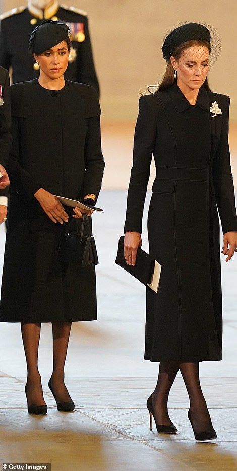 Düşes Kate, Princesse Kate Middleton, Looks Kate Middleton, Princess Katherine, Kate Middleton Outfits, Kate And Meghan, Lady Louise Windsor, Women In Black, Estilo Real