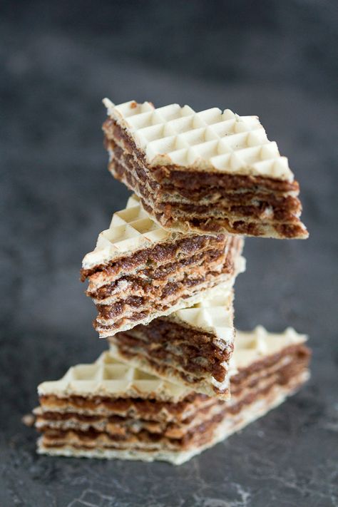 Balkan no bake wafer cake with a nuts, butter and chocolate filling. Crunchy on the outside, but oh-so-soft on the inside. Chocolate Wafers Recipe, Wafer Cake Recipe, Croatian Cakes, Sugar Wafers, Wafer Chocolate, Wafer Cake, Croation Recipes, Cookies Easy Recipe, Office Food