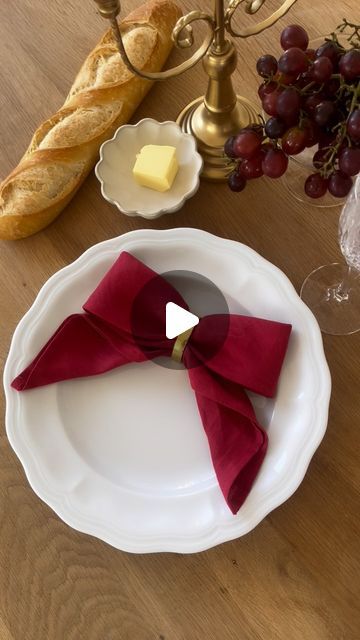 How To Napkin Fold, Christmas Folded Napkins, Bow Napkin Fold, Napkin Folding Ideas With Rings, Bow Napkin Folding, Napkin Folding Christmas, Table Napkin Folding, Napkin Ring Folding, Napkin Bow