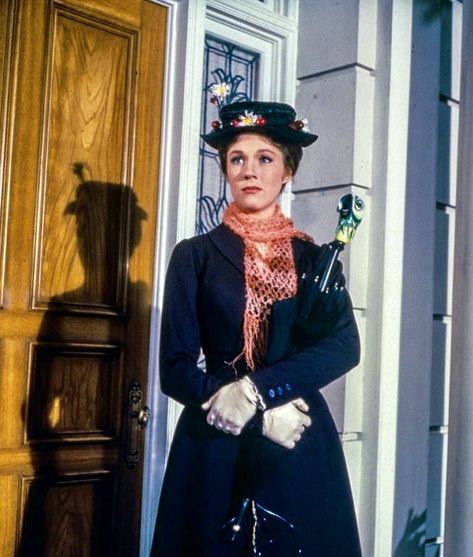 Mary Poppins Photoshoot, Mary Poppins Julie Andrews, Mary Poppins Costume Women, Marry Poppins Outfits, Mary Poppins Cosplay, Mary Poppins Aesthetic, Julie Andrews Young, Mary Poppins Kostüm, Mary Poppins Characters