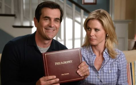 Claire And Phil, Phil And Claire, Modern Family Phil, Claire Dunphy, Modern Family Funny, Phil Dunphy, Married With Children, Family Books, Tv Couples