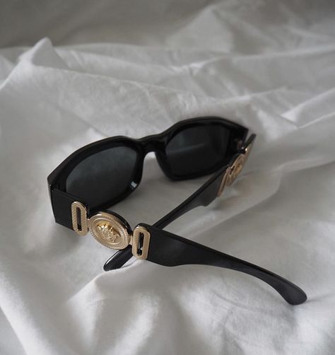 Slytherin Shifting, Versace Biggie Sunglasses, Versace Sunglasses Women, Versace Aesthetic, Versace Shades, Medusa Versace, Look Date, Improve Vision, Vintage Editorials