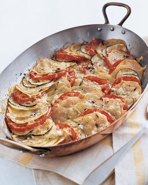 Potato, Zucchini, and Tomato Gratin - the garden veges are in, so we'll be making lots of this. Tomato Gratin Recipe, Tomato Gratin, Zucchini And Tomato, Potato Zucchini, Zucchini Casserole Recipes, Zucchini Casserole, Zucchini Recipes, Vegetable Dishes, Veggie Recipes