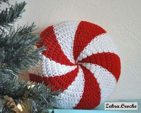 S Crochet Cushion Pattern, Crochet Christmas Gifts, Confection Au Crochet, Crochet Cushion Cover, Crochet Xmas, Mode Crochet, Crochet Pillows, Crochet Simple, Holiday Crochet