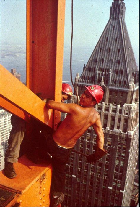 Why the Mohawks are no longer walking the high steel - The Globe and Mail Mohawk Men, Weld Table, Steel Erectors, Dope Pictures, Iron Workers, World Trade Center Nyc, The Twin Towers, Nyc History, Steel Worker