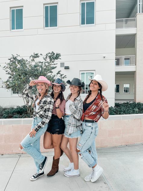 Country Outfits Hoco Week, Hillbilly Outfit For Spirit Week, Cowgirl Football Theme Outfit, Cowgirl Spirit Day, Cowgirl Dress Up Day At School, Country Outfits For School Spirit Week, Cowboy Group Costume, Cowboy Dress Up Day At School, Cowgirl Football Game Outfit