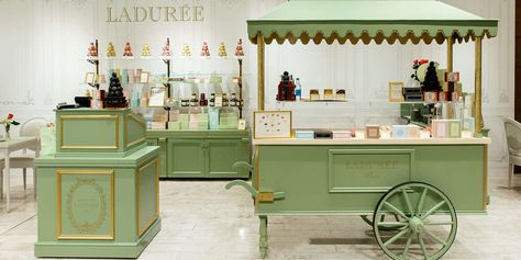 Laduree Pop-up in Selfridges Birmingham and Manchester Gerobak Dorong, Pop Up Cafe, Food Cart Design, Ice Cream Cart, Food Truck Design, Stall Designs, Coffee Carts, Food Stall, Coffee Shop Design