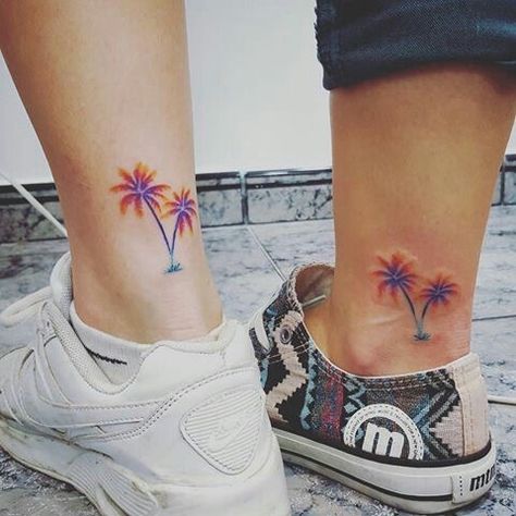 Tiny Palm Tree Tattoo, Tree Tattoo Color, Beachy Tattoos, Tropical Tattoo, Bestie Tattoo, Palm Tattoos, Tattoo Color, Theme Tattoo, Palm Tree Tattoo