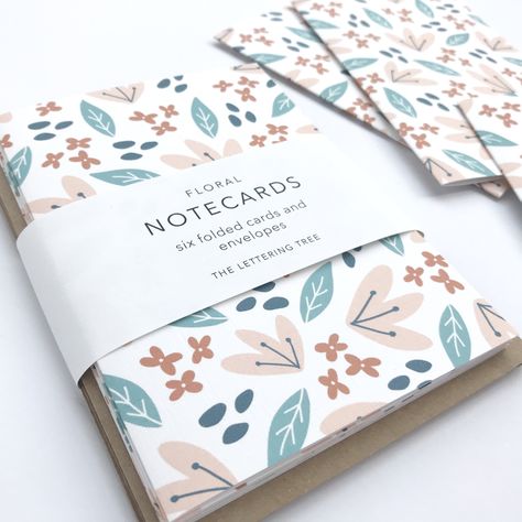 These beautiful notecards are perfect to have handy for birthdays , thank you cards or little notes of encouragement. Notecard Packaging, Notepad Crafts, Notes Of Encouragement, Trendy Stationery, Diy Stationary, Envelope Lettering, Pretty Journals, Creative Planner, Luxury Stationery